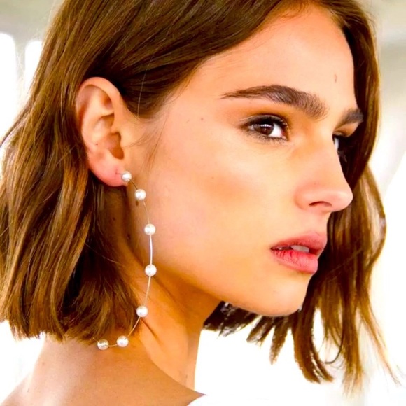 🎉Host Pick🎉New! Large Pearl Hoop Earrings - Picture 2 of 9